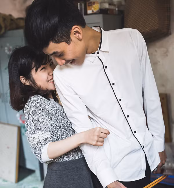 Khi cảm thấy tình yêu đã đủ chín, ngày Hạnh dẫn Linh về ra mắt cũng đã tới. Dù đã chuẩn bị tâm lý trước nhưng Linh cũng khá bất ngờ khi gia đình bạn trai không phản ứng gay gắt ngay lần đầu ra mắt. Nhưng khi nghe mẹ Hạnh khuyên: "Các con suy nghĩ kỹ đi chứ 2 bác nhìn thấy con thì thương nhưng để làm con dâu thì hơi khó", Linh cảm thấy có chút lung lay và muốn trốn chạy vì cô hiểu người mẹ nào cũng muốn tốt cho con.