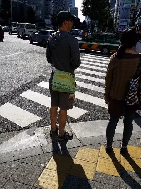 ... mà ngay cả cánh mày râu cũng tự tin với chúng khi xuống phố. Ảnh: FB Phan Đức Thái.