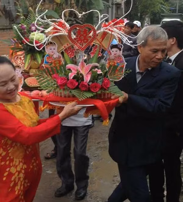 Theo tìm hiểu được biết, buổi lễ ăn hỏi được tổ chức hôm 16/3 vừa qua là của chú rể Nguyễn Văn Hiển và cô dâu Nguyễn Thu Hiền, cùng sinh năm 1986 tại Hải Phòng. Ảnh: FB.