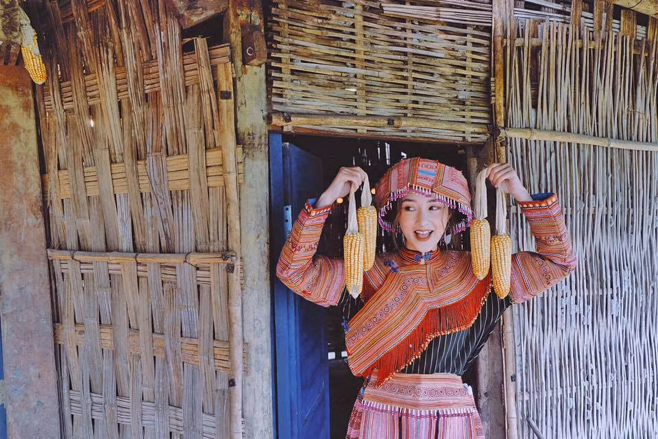Nếu như lời bài hát này đúng là nói lên tâm trạng của Sa Lim thì có vẻ như không có chuyện Sa Lim hẹn hò Phan Thành và cô cũng chưa một lần yêu ai. Tuy nhiên, cô hot girl xinh đẹp cũng tiết lộ: "Em mê nhiều rồi chỉ là không tin tưởng yêu ai".