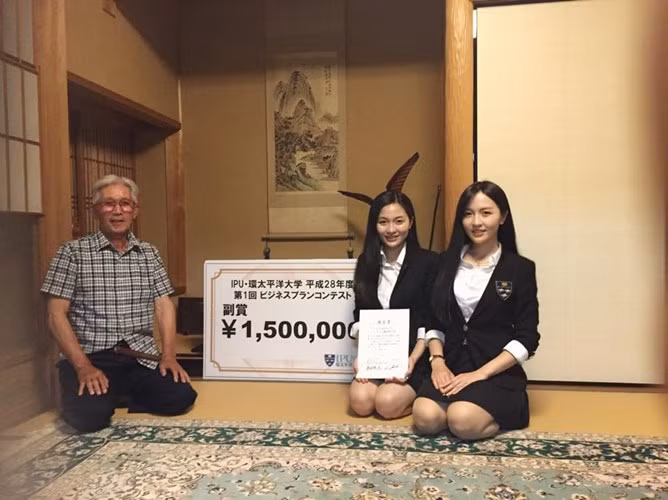 Nhóm Huyền Trang đã mang đến cuộc thi ý tưởng quảng bá nét văn hóa ẩm thực Việt Nam đến bạn bè quốc tế. Ảnh: FB.