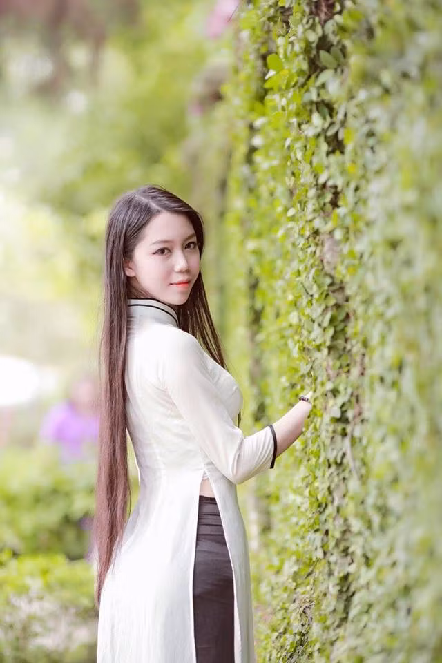 Cô nàng xuất hiện nổi bật trong nhiều bộ ảnh nghệ thuật. Ảnh: FBNV, Vuong Vu Viet.