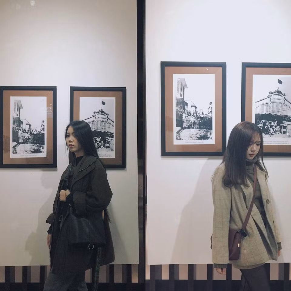 Trong những bức ảnh của mình được chia sẻ trên trang cá nhân, cô gái Hà thành không giấu việc mình là cô nàng thích sống ảo...