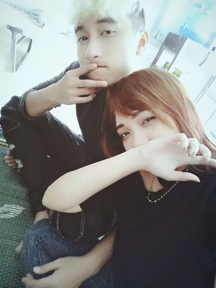 Thông tin này khiến bạn bè của cặp đôi này không ngừng bình luận hỏi thăm và đều được người trong cuộc thừa nhận sắp tổ chức đám cưới "trong tháng này" tại Đà Nẵng.