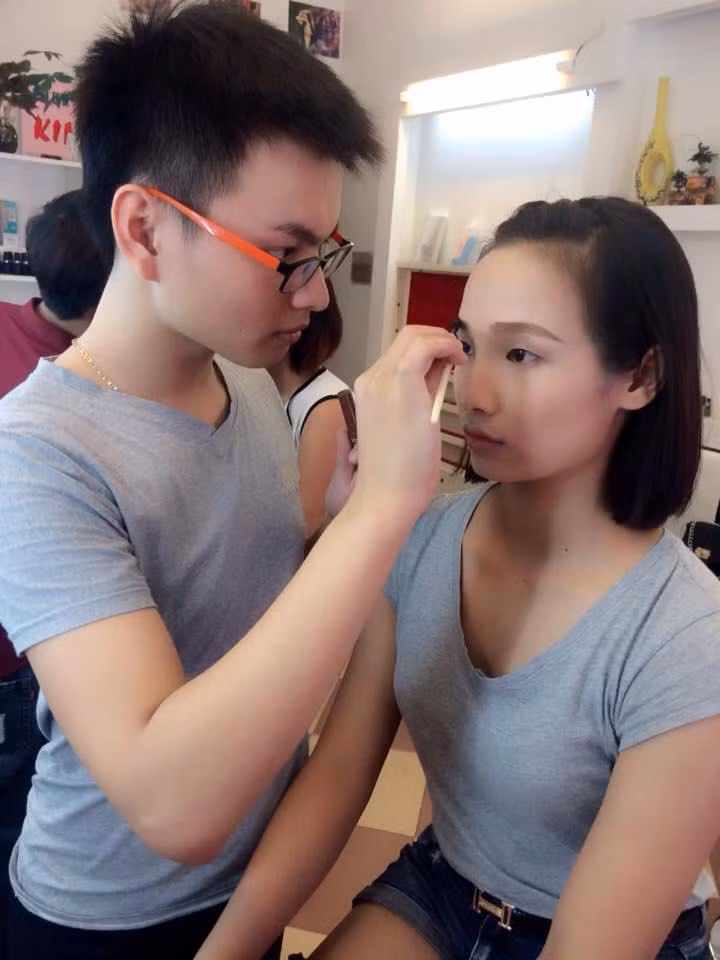 Đức Anh luôn lắng nghe và tiếp thu mọi ý kiến khen chê của khách hàng để hoàn thiện bản thân và cho ra đời những tác phẩm ưng ý.