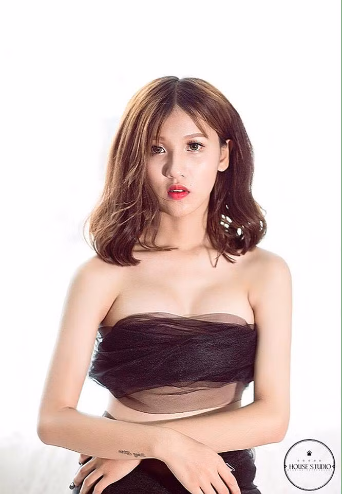 Cho tới thời điểm hiện tại, Trung Hậu vẫn luôn thầm cảm ơn ba mẹ vì đã ủng hộ quyết định của mình và "cô gái" xinh đẹp này tự hứa sẽ sống thật tốt để ba mẹ và các em tự hào về mình.