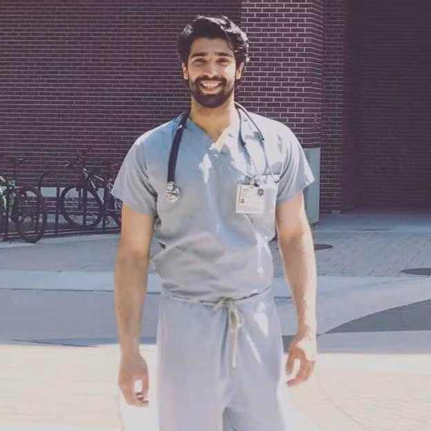 Chàng bác sĩ 26 tuổi này đã vào một nhóm kín trên Facebook có tên Gypsy Housing để đăng thông tin tìm nhà trọ với nội dung như sau: "Xin chào mọi người. Tôi là Rehan và tôi đang tìm một căn nhà cho thuê với đầy đủ tiện nghi tại khu Upper East Side, Upper West Side hay Midtown Manhattan. Tôi dự định sẽ chuyển tới vào hôm 20/7 và ở hết 30/8. Giá thuê khoảng 800 USD, có thể thương lượng".