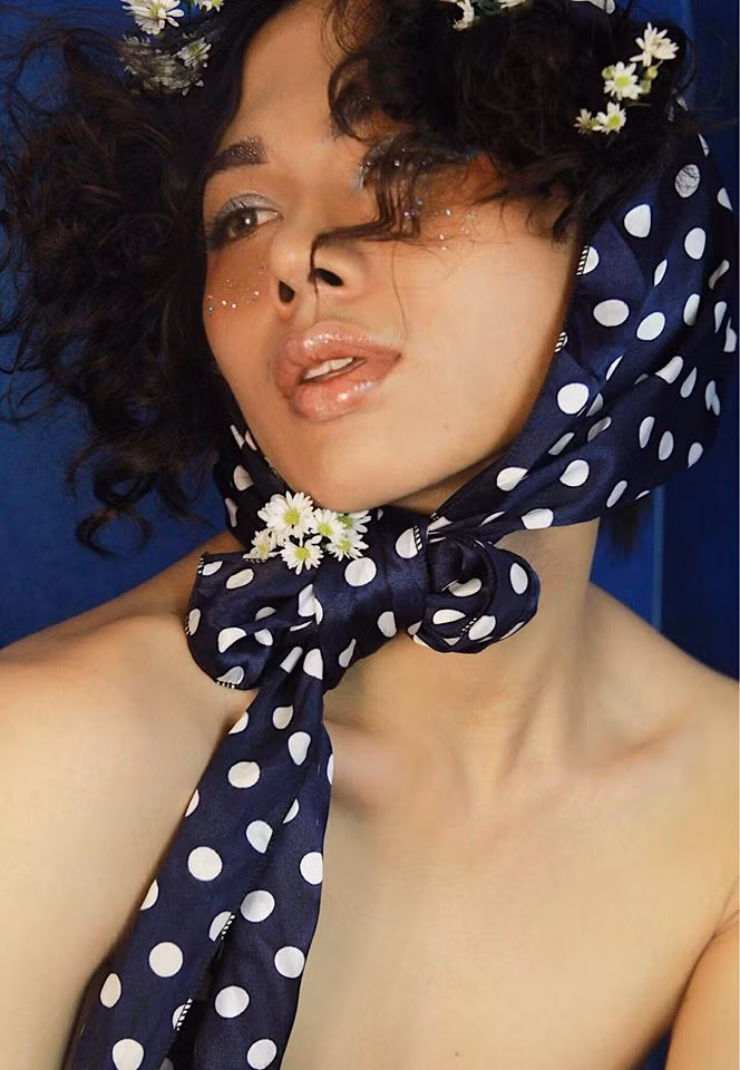 Sau 2 năm theo nghề, Anh Kiệt vẫn khá e dè khi quyết định đăng ký tham gia cuộc thi nhan sắc. "Một phần là vì mình vẫn đang còn ngồi trên ghế nhà trường và phải điều tiết việc học tập lẫn đam mê nên chưa thể dành hết thời gian để có thể tham gia các cuộc thi. Một phần bất lợi khác là vì các cuộc thi trên truyền hình vẫn còn giới hạn các thí sinh lưỡng tính như mình. Mình cũng hiểu điều đó vì biết rằng xã hội Việt Nam mình đang trên đà phát triển và định kiến chưa được hoàn toàn xóa sạch về cộng đồng LGBT", Anh Kiệt giải thích.