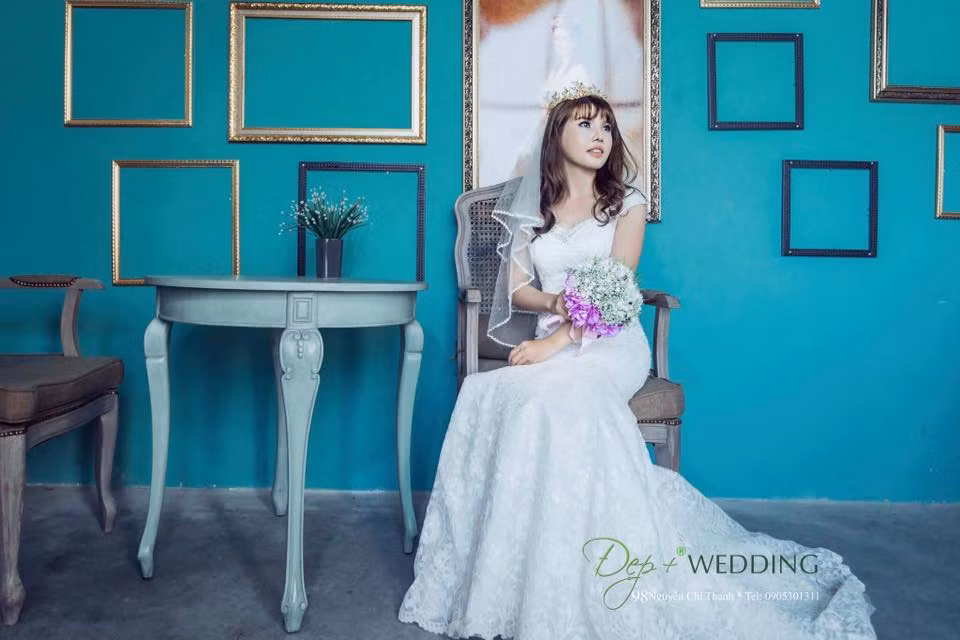 Để có được nhan sắc như hiện tại, "cô vịt xấu xí" ngày nào đã chịu chi hơn 150 triệu đồng nhằm "đập đi xây lại" toàn bộ khuôn mặt của mình.