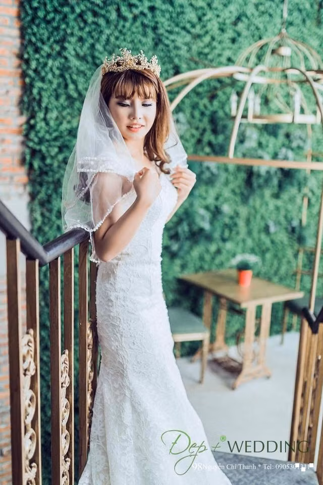 Trước những bình luận trái chiều hướng về mình, Kim Phượng cũng từng thẳng thắn nêu quan điểm: "Như mình cũng đã chia sẻ, mình là gái quê nên thật lắm. Da mình vẫn đen và nhiều mụn chưa chữa trị gì, vậy mà các chị em vẫn inbox hỏi da mình làm gì đẹp thế? Mình cũng trả lời ngay là mình dùng camera 360..."