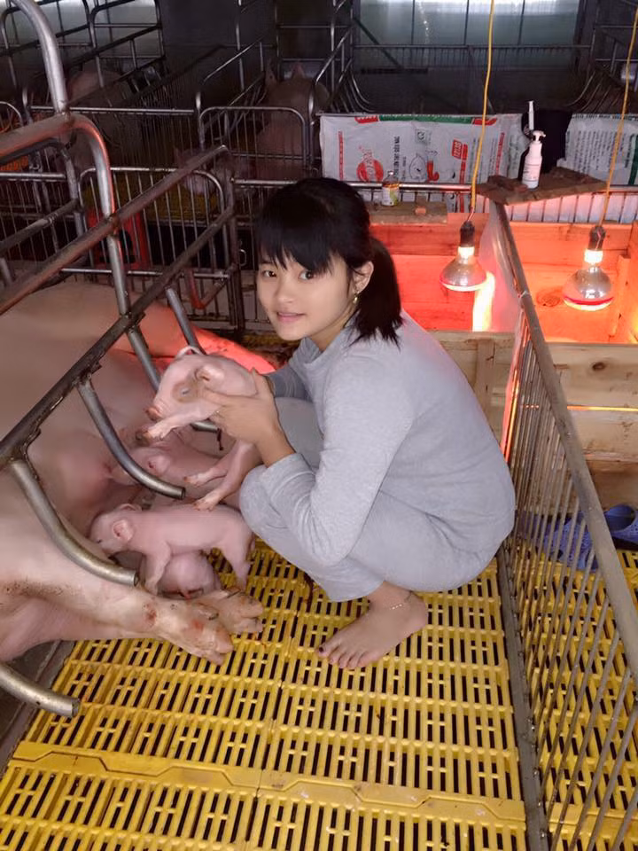 Công việc nghe có vẻ lạ đối với nhiều người nhưng đang mang lại cho cô gái trẻ năng động mức lương không phải là nhỏ - 12 triệu đồng một tháng. Không chỉ dừng lại ở đó, Thanh Tú còn thử sức với rất nhiều công việc khác nhau để kiếm thêm thu nhập.