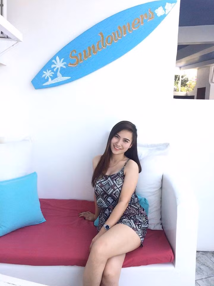 Mặc dù lịch làm việc dày đặc nhưng Maniago vẫn cố gắng dành thời gian để ra ngoài với bạn bè và đi biển để giải tỏa sau những giờ làm việc căng thẳng.