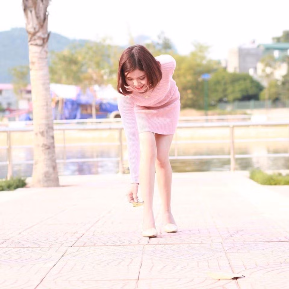 Chia sẻ với PV Kiến Thức, chị Nguyễn Diệu Hằng (SN 1990, quê Tuyên Quang) còn tiết lộ nhiều câu chuyện thú vị về người chồng tâm lý của mình. Chồng chị Hằng hơn vợ hai tuổi, quê ở Sơn La. Cả hai hiện đang sinh sống và lập nghiệp tại quê chồng.