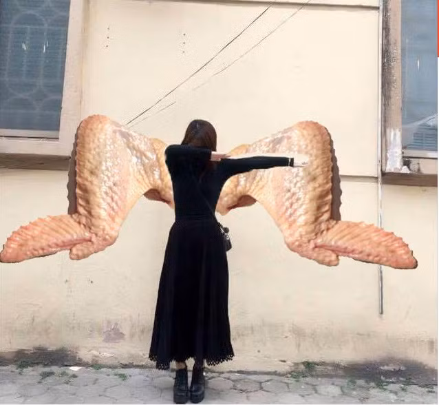 Dù biết khi lên mạng nhờ sửa ảnh sẽ bị dìm hàng không thương tiếc nhưng nhiều chàng trai, cô gái vẫn "làm liều" với hy vọng sẽ chọn ra được ít nhất một bức ảnh ưng ý nhất.