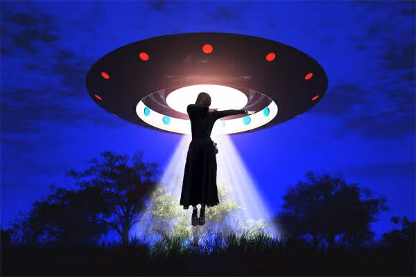 "500 anh em" giúp cô ấy trở về với hành tinh của mình. Ảnh: Beat.