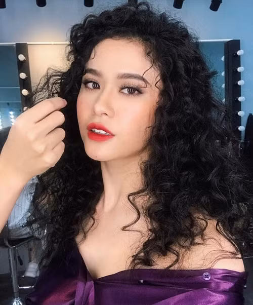 Kiểu tóc xoăn tít "cộp mác" mẹ chồng trong "Sống chung với mẹ chồng" được dự đoán sẽ "hot" trong năm nay.