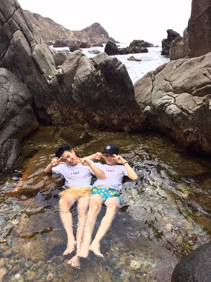 Khách hàng của họ được cho là có rất nhiều người nổi tiếng trong làng giải trí Việt.