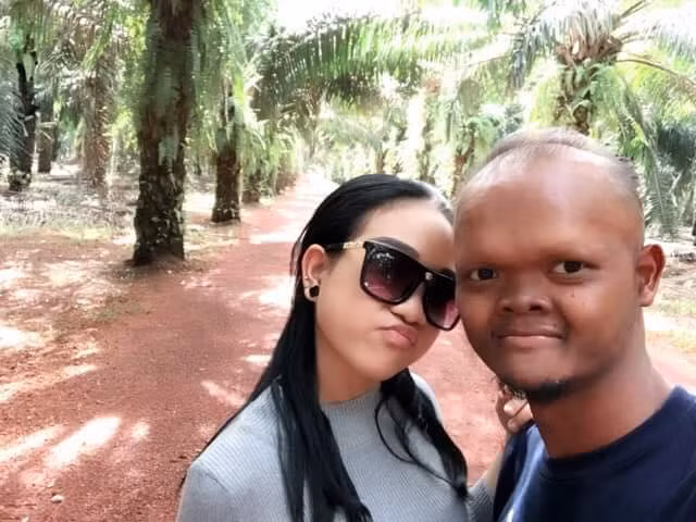 Cô gái xinh đẹp người Campuchia có tên Kwan Dii Kwan Dii có lẽ cũng không thể ngờ được rằng những bức ảnh khoe cuộc sống hạnh phúc của cô bên "một nửa" kém sắc của mình (nickname Benly Joy) lại nhận được nhiều sự quan tâm đến vậy.