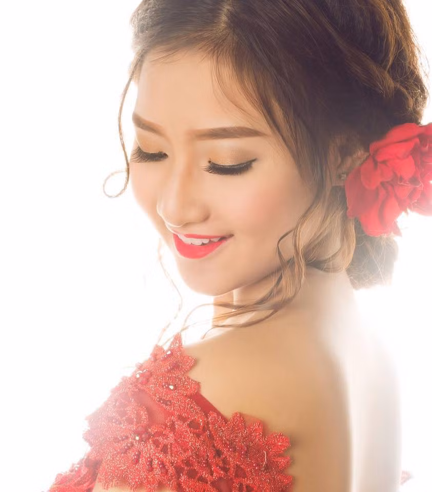 Tuổi đời còn quá trẻ nhưng đã sớm phải lo toan cuộc sống, tuy vậy Phạm Xuân cho biết sẽ luôn cố gắng để tránh xa những cám dỗ nếu nó xảy đến với mình.