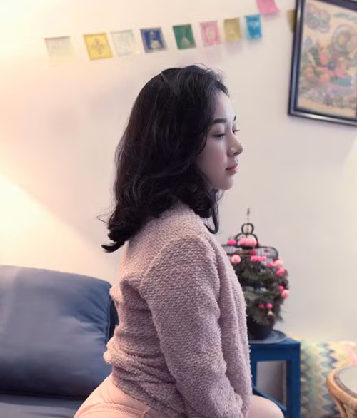 Không chỉ sở hữu thân hình chuẩn S-line với số đo 3 vòng 83-60-91, Ngọc Phương còn gây ấn tượng với khuôn mặt bầu bĩnh và vẻ đẹp đậm chất Á Đông.