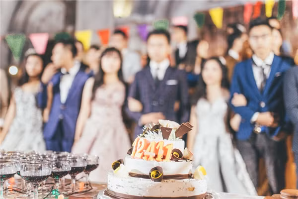 Khoảnh khắc đáng nhớ của teen lớp 12A11 được thực hiện tại một phim trường nổi tiếng ở Thái Bình. Ảnh: Halo Studio.