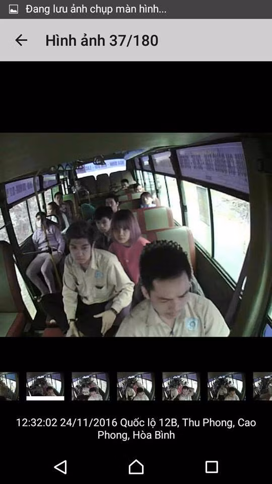 Chuyến xe bus đầu tiên ấy đã "se duyên" cho chuyện tình chị - em của nữ hành khách Nguyễn Thị Trang (SN 1995) và chàng hot boy phụ xe Nguyễn Minh Đức (SN 1998), cùng sống tại Hòa Bình.