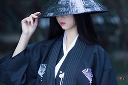 Các "anh hùng bàn phím" không khỏi thất vọng khi chưa tìm ra được danh tính của "nữ hiệp" xinh đẹp.