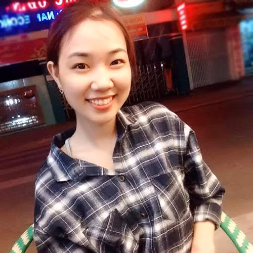 Từ một cô gái xinh đẹp tràn đầy sức sống, Hoàng Tăng Thị Thu Hương đã bị bỏng tới 75% gương mặt và hỏng một mắt khiến nhiều cư dân mạng, bạn bè và người thân không khỏi xót xa.