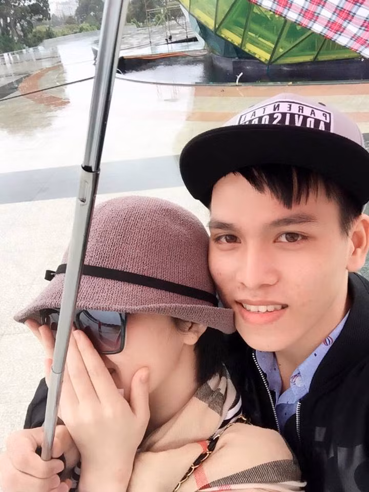 Thu Hương từng chia sẻ rằng điều may mắn nhất đến với cô sau tai nạn đó chính là luôn có gia đình ở bên cạnh. Ngoài gia đình, người luôn động viên, chăm sóc và tiếp thêm nghị lực cho cô chính là bạn trai. Mỗi ngày, bạn trai đều đến phòng trọ của Hương chở cô đi học. Dịp nghỉ hè hay khi rảnh rỗi, anh chàng đưa bạn gái đi chơi, xem phim... làm mọi thứ để Thu Hương vui.