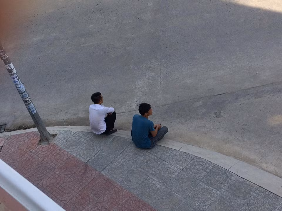 Chia sẻ với PV Kiến Thức, thành viên Quang Đang cũng cho biết: "Nói chung ở Nha Trang khi có va chạm giao thông, mọi người thường nhẹ nhàng giải quyết với nhau. Quá khả năng giải quyết giữa hai bên hoặc hai bên không thống nhất với nhau thì mới nhờ đến các chiến sĩ CSGT".