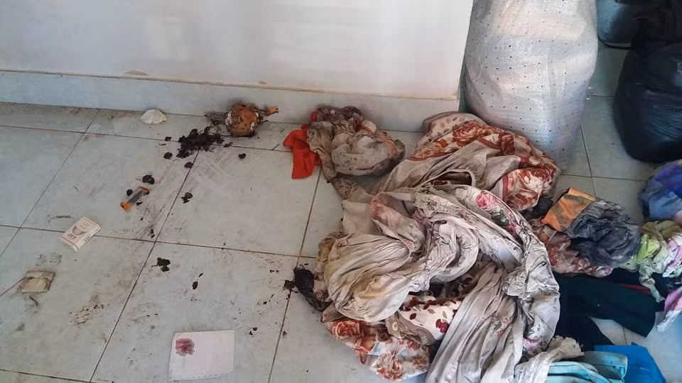 Bài viết của người chủ trọ sau khi được đăng tải khiến nhiều người không khỏi choáng váng trước cảnh tượng bẩn kinh hoàng, đồng thời bày tỏ sự cảm thông với chủ trọ khi "vớ" phải người thuê nhà quá vô ý thức.