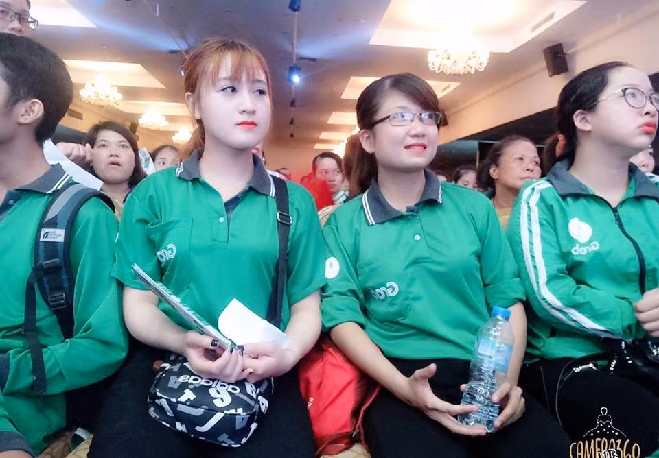 Mới đây, Thùy Trang lại gây chú ý khi bộc bạch về những khó khăn trong công việc khi chia sẻ "ký sự 2/9 của một grabbike girl". Theo đó, dù là ngày nghỉ lễ, Thùy Trang vẫn chăm chỉ đi "cày cuốc" thay vì tụ tập, vui chơi với bạn bè nhưng vẫn ế ẩm.