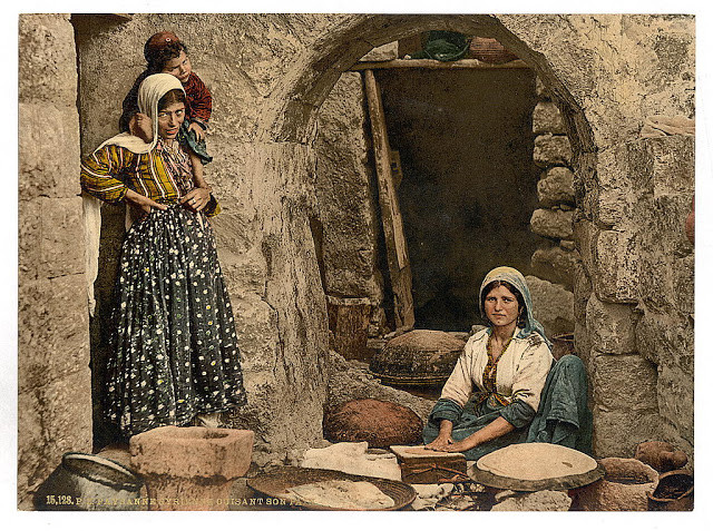 Phụ nữ Do Thái thời kỳ đó.