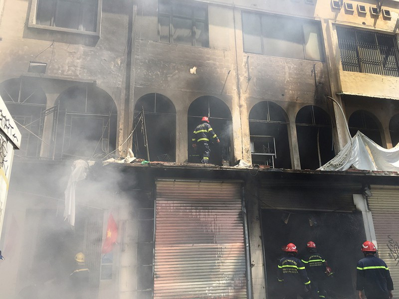 Vu chay 6 nguoi thuong vong o quan 1: Cong an vao cuoc