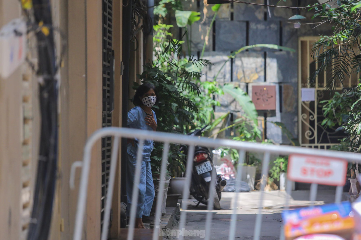 Ngày 2/5, bệnh nhân được lấy mẫu xét nghiệm có kết quả dương tính, kết quả xét nghiệm do Bệnh viện Bệnh Nhiệt đới Trung ương thực hiện. Hiện bệnh nhân không có triệu chứng bệnh và đang được điều trị, cách ly tại Bệnh viện Nhiệt đới Trung ương Cơ sở Kim Chung, Đông Anh. 