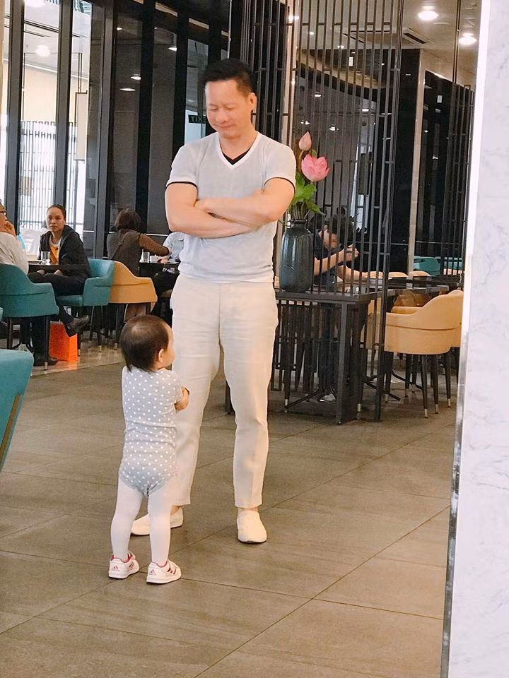 Trong số tài sản kê khai gồm nhiều bất động sản giá trị như 9 căn hộ cao cấp ở quận 1; 13 lô đất và biệt thự ở TP Phan Thiết; 3 lô đất ở TP Vũng Tàu; 1 biệt thự tại quận Bình Thạnh… Theo ông An, đây là số tài sản ông mua tại Việt Nam bằng số tiền trước khi kết hôn và nhờ bà Thúy đứng tên. Vì vậy sau khi ly hôn, ông yêu cầu vợ cũ phải trả lại số tài sản này. Tuy nhiên, vụ kiện đến nay vẫn chưa có hồi kết và cả 2 vẫn liên tục công kích nhau dù cả 2 đã có gia đình mới.