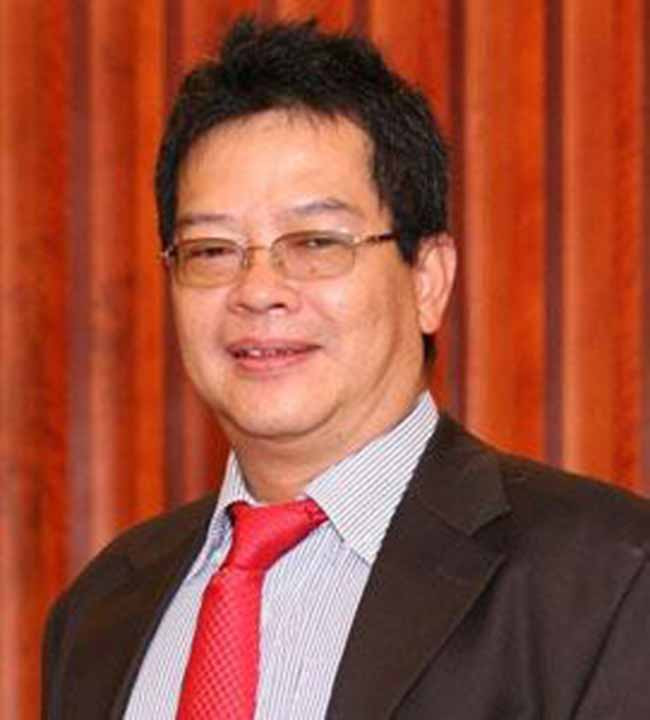 Cụ thể, năm 2006, tại thời điểm ly hôn, ông Tiến đang sở hữu hơn 3,7 triệu cổ phiếu tại Công ty FPT. Nếu tính theo giá thị trường khi đó, lượng cổ phiếu ông nắm giữ có giá trị lên tới trên 2.000 tỷ đồng. Tuy nhiên, sau quyết định ly hôn của TAND quận Ba Đình, ông đã phải chuyển 50% số cổ phần cho vợ cũ. Với trên 1,8 triệu cổ phiếu nhận được, vợ cũ ông Tiến lập tức gia nhập nhóm đại gia nghìn tỷ trên TTCK khi đó. 