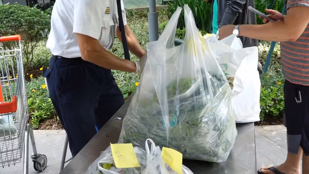 Bệnh nhân nhập cảnh ngày 17/4, được cách ly tập trung tại khách sạn Cảnh Hưng, quận Hồng Bàng, TP Hải Phòng. Hai mẫu xét nghiệm ngày 19 và 30/4 của người này đều kết quả đều âm tính với SARS-CoV2. 