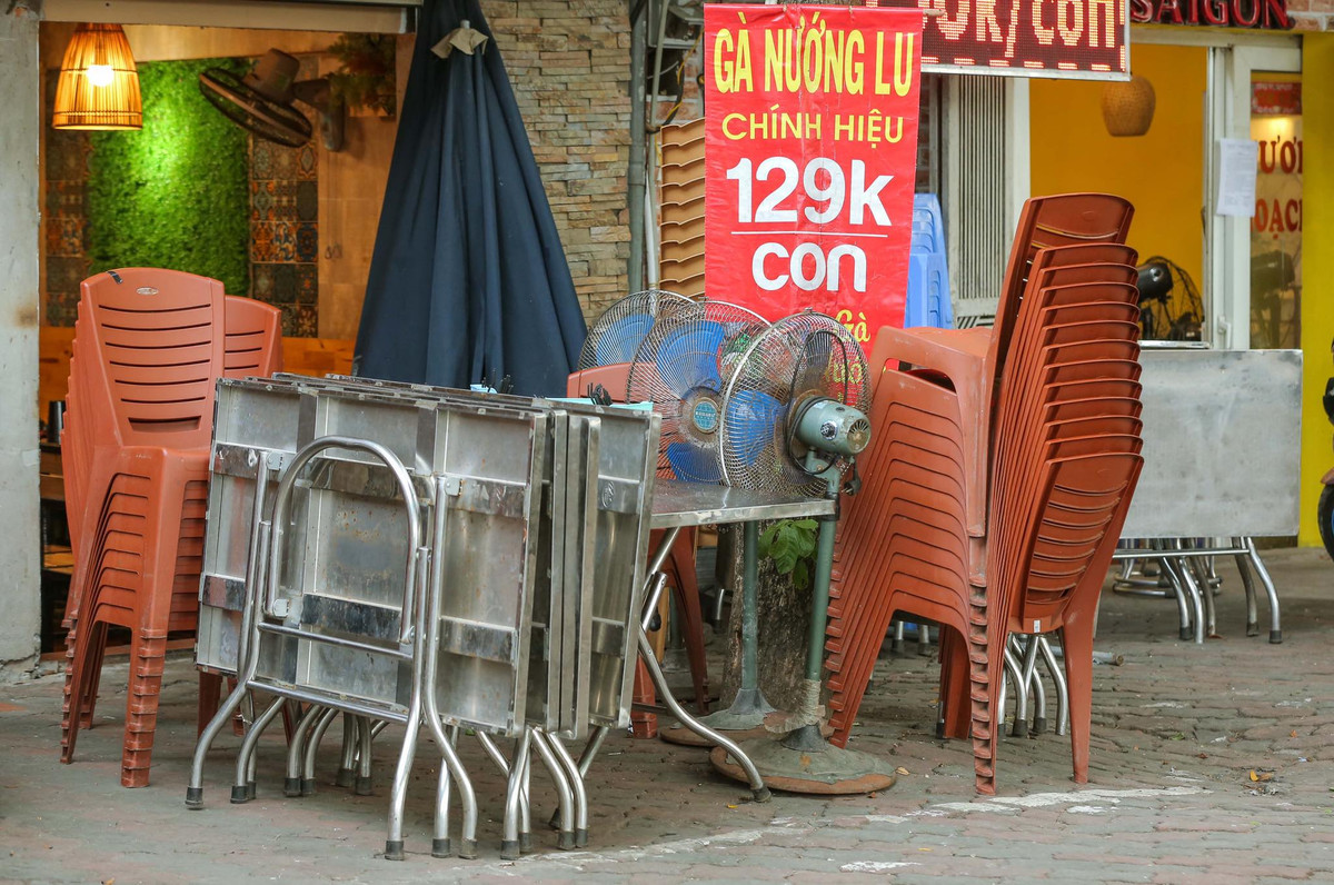 Hâu hết các hàng quán cũng đã tuân thủ phòng chống dịch COVID-19.