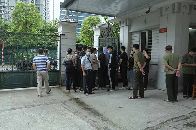 2 bị cáo làm việc tại Công ty Nhật Cường Quảng Châu (Trung Quốc) gồm: Trần Tất Khoa (sinh năm 1981, Giám đốc), Lê Hoài Phương (sinh năm 1987, nhân viên);