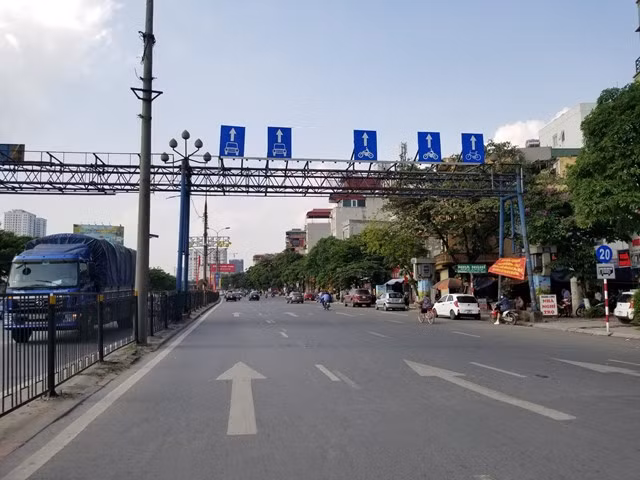 Đường Giải Phóng thông thoáng cận giờ cao điểm. (Ảnh: Đại Đoàn Kết)