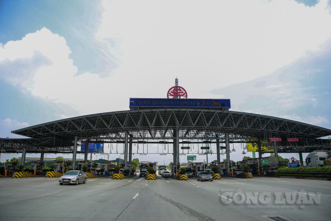 Được biết, lo ngại việc tắc đường nên hầu hết người dân đã chủ động di chuyển về Hà Nội để làm việc sau kỳ nghỉ bắt đầu từ ngày 2/5, nên đến ngày 3/5 lượng phương tiện di chuyển về Thủ đô đã giảm. (Ảnh: Công Luận)