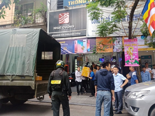 Theo Viện Kiểm sát, đây là vụ đồng phạm có tổ chức, có sự câu kết giữa giữa các bị cáo trong việc thực hiện hành vi phạm tội. Trong đó, Bùi Quang Huy là người tổ chức, chủ mưu, cầm đầu, điều hành toàn bộ hoạt động buôn lậu tại Công ty Nhật Cường. Các bị cáo trong đó có Trần Ngọc Ánh... là người thực hành, người giúp sức thực hiện tội phạm. 