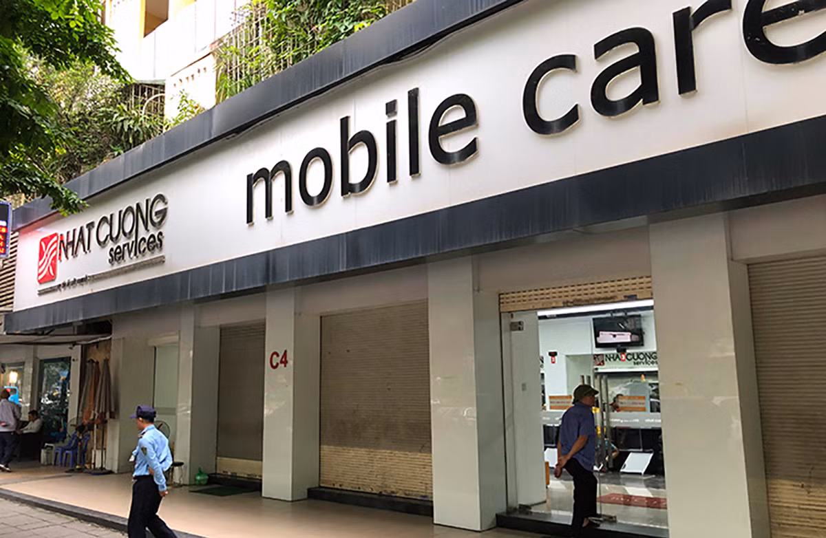 Bị cáo Nguyễn Bảo Ngọc bị Viện KSND Tối cao truy tố về 2 tội: “Buôn lậu” và “Vi phạm quy định về kế toán gây hậu quả nghiêm trọng”. Bị cáo Nguyễn Thị Bích Hằng bị truy tố về tội “Vi phạm quy định về kế toán gây hậu quả nghiêm trọng”. 13 bị cáo còn lại bị truy tố về tội “Buôn lậu”. 