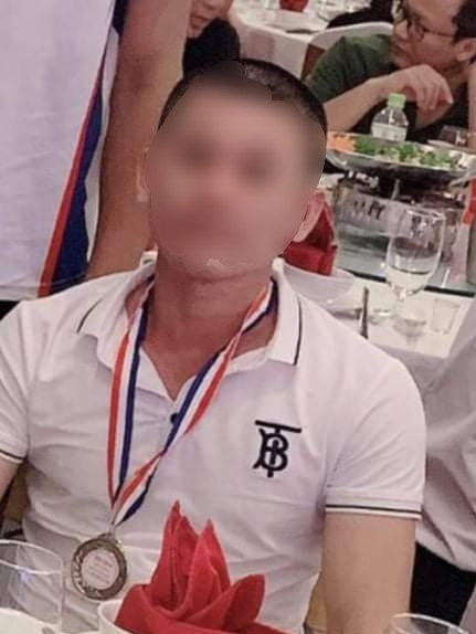  Giám đốc doanh nghiệp nghi dâm ô trẻ em: Ngày 4/5, Công an tỉnh Hà Tĩnh vừa tạm giữ ông Nguyễn Quang T. (45 tuổi, trú phường Kỳ Long, TP Hà Tĩnh - Giám đốc Công ty TNHH TM PL Hà Tĩnh) để điều tra về hành vi dâm ô trẻ em. Ngoài bị điều tra hành vi dâm ô trẻ em, ông T. còn bị điều tra hành vi sử dụng vũ khí trái phép và sử dụng ma tuý.