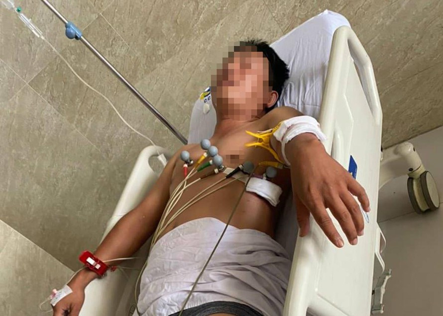  Thách thức chủ nợ, người đàn ông bị bắn nhiều phát đạn vào người: Ông B.H.A (52 tuổi, huyện Củ Chi, TP HCM) đang nói chuyện giải quyết nợ nần ở ngoại thành TP HCM thì xảy ra mâu thuẫn, ông A. bị Nguyễn Minh Học (33 tuổi, ngụ xã Trung An, huyện Củ Chi) rút súng bắn nhiều phát đạn vào người khiến nạn nhân trọng thương. Ngày 4/5, Công an huyện Củ Chi cho biết đang tạm giữ Học để điều tra. 