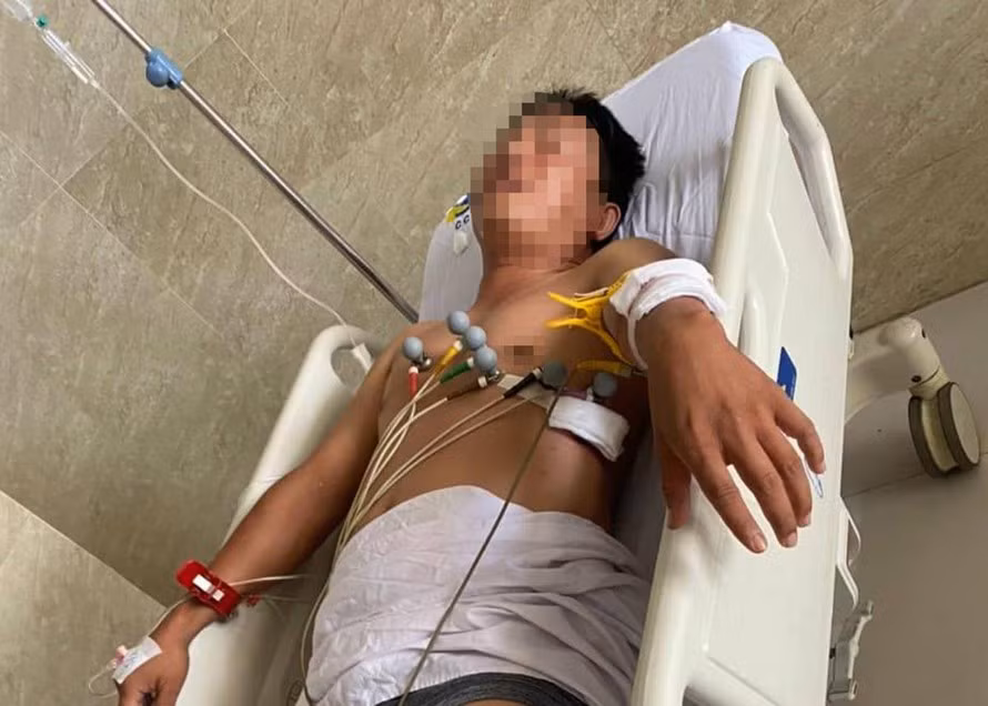  Thách thức chủ nợ, người đàn ông bị bắn nhiều phát đạn vào người: Ông B.H.A (52 tuổi, huyện Củ Chi, TP HCM) đang nói chuyện giải quyết nợ nần ở ngoại thành TP HCM thì xảy ra mâu thuẫn, ông A. bị Nguyễn Minh Học (33 tuổi, ngụ xã Trung An, huyện Củ Chi) rút súng bắn nhiều phát đạn vào người khiến nạn nhân trọng thương. Ngày 4/5, Công an huyện Củ Chi cho biết đang tạm giữ Học để điều tra. 