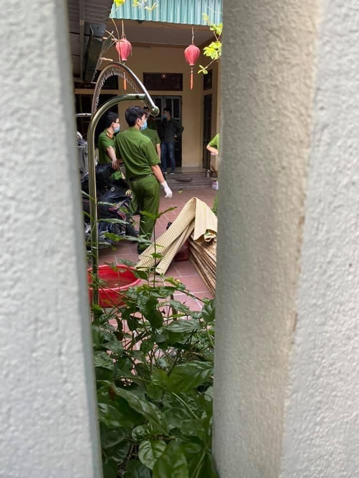 Hiện vụ con trai nghi ngáo đá cắt cổ mẹ đẻ tử vong đang được cơ quan chức năng điều tra, làm rõ. 