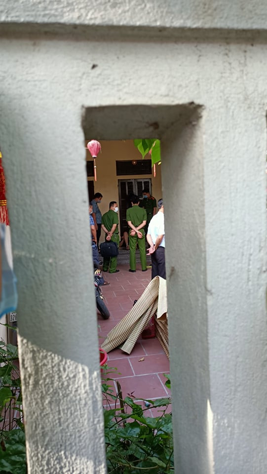 Sự việc nhanh chóng được báo tới Công an phường Quảng Thịnh, Công an TP Thanh Hóa tới hiện trường khống chế, bắt giữ Lê Hoàng Nam. Thời điểm bị công an bắt giữ, Nam vẫn trong tình trạng “ngáo đá”.