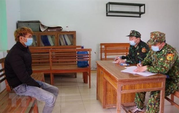  Tổ chức đưa người Trung Quốc nhập cảnh trái phép: Đêm 24/3, Vi Văn Thêm (SN 1997, trú huyện Lộc Bình, tỉnh Lạng Sơn) nhận lời của một người đàn ông tên là A Pô (khoảng 30 tuổi, ở Trung Quốc) đón 7 người Trung Quốc nhập cảnh trái phép vào Việt Nam ở đường mòn trên biên giới thuộc khu vực mốc 1231 (huyện Lộc Bình, tỉnh Lạng Sơn) với số tiền công là 1 triệu đồng thì bị Công an bắt giữ. 